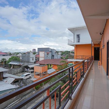Super Oyo 2639 Oxy Townhouse Hotel Manado Exterior photo